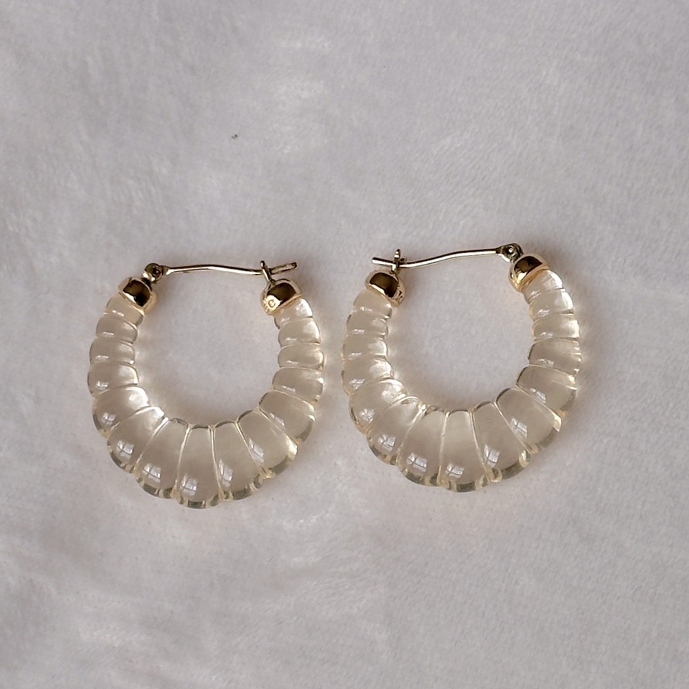 **SOLD ON DEPOP**  Clear gold earrings